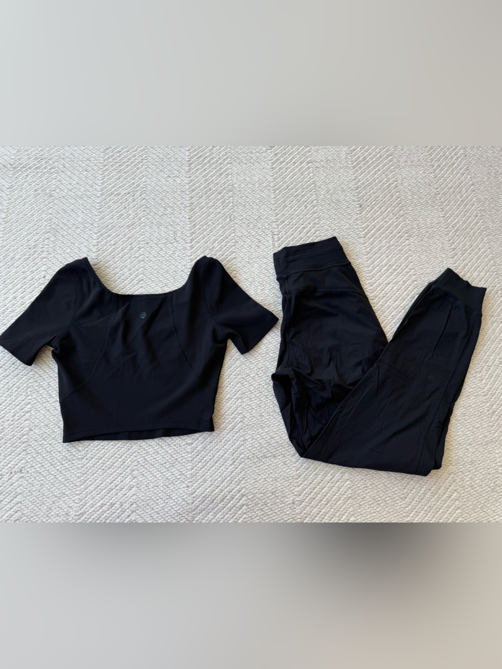 Lululemon Bundle: Black Ribbed Contour Vneck Crop & Mid Rise Dancer Pants XS/S